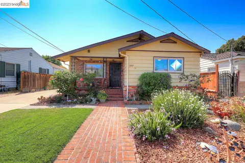 3439 Pine St, Castro Valley, CA 94546 photo 1
