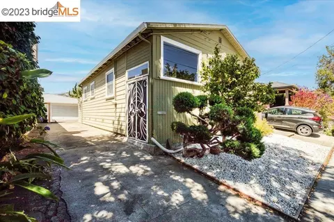 2428 Sacramento St, Berkeley, CA 94702 photo 1