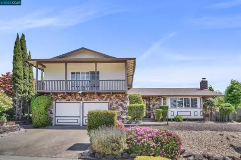 7934 Phaeton Dr, Oakland, CA 94605 photo 1