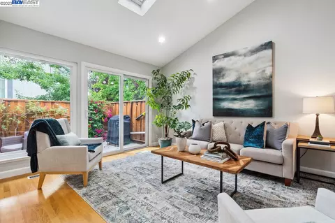 20196 Northbrook Sq, Cupertino, CA 95014 photo 1