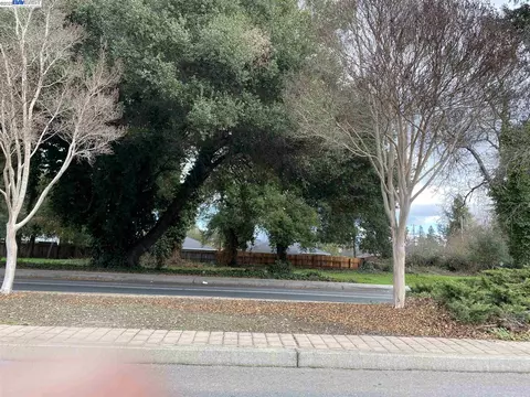 1698 D St, Napa, CA 94559 photo 4