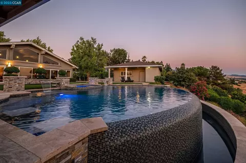 850 Ridge Dr, Concord, CA 94518 photo 1