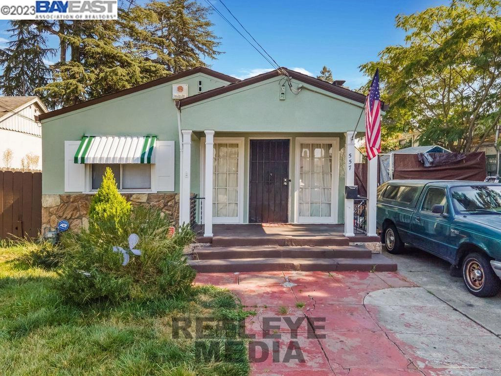 557 Durant Ave  