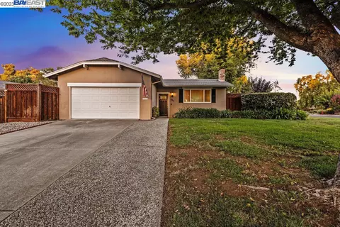 482 Anna Maria St, Livermore, CA 94550 photo 1