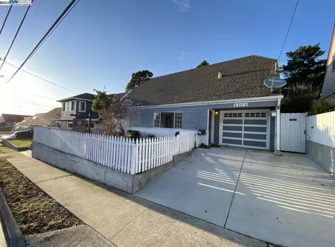 647 Southmoor Dr, Pacifica, CA 94044 photo 1
