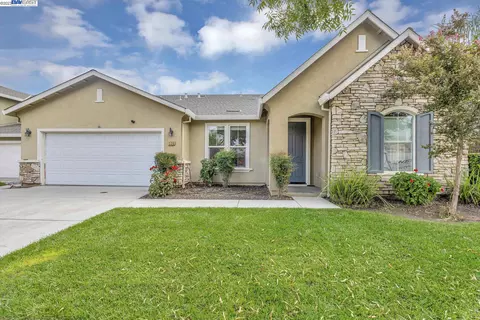 220 Bella Flora Ln, Patterson, CA 95363 photo 1
