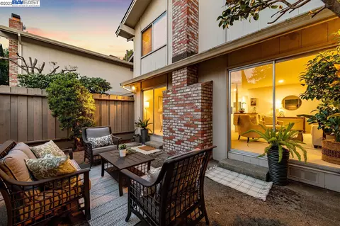 1407 Union St, Alameda, CA 94501 photo 1