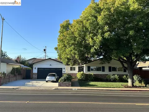 541 W 10th St, Gilroy, CA 95020 photo 1