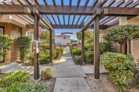 132 Castro St, San Leandro, CA 94577 photo 1