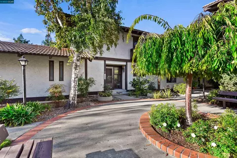 1379 Camino Peral #B, Moraga, CA 94556 photo 1