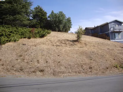 Saturn Dr, San Leandro, CA 94578