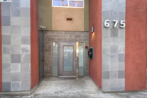 675 8th St #1, Oakland, CA 94607 photo 1
