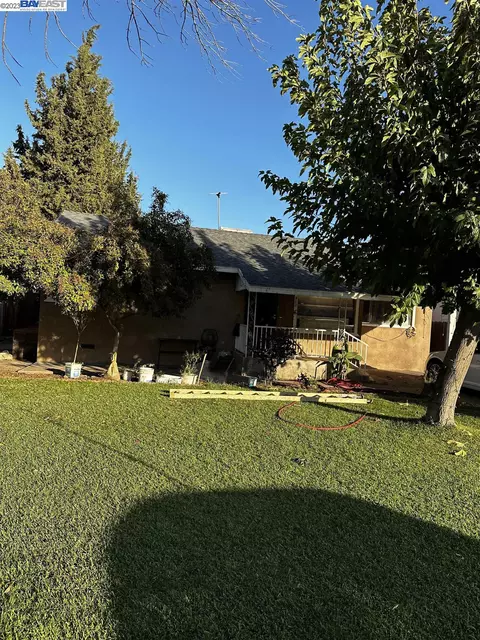 917 Austin St, Madera, CA 93638 photo 1