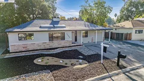 1480 Apple Dr, Concord, CA 94518 photo 1