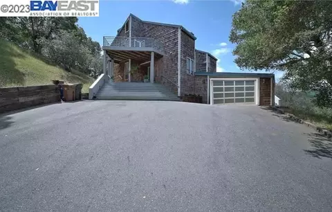 740 Park Gln, Martinez, CA 94553 photo 1