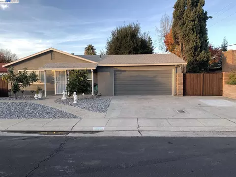 537 N St, Lathrop, CA 95330 photo 1
