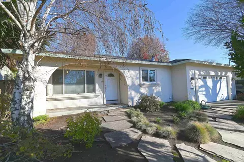 6527 Maple Dr, Dublin, CA 94568 photo 1