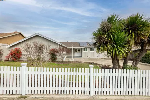 1916 Sereno Dr, Vallejo, CA 94589 photo 1