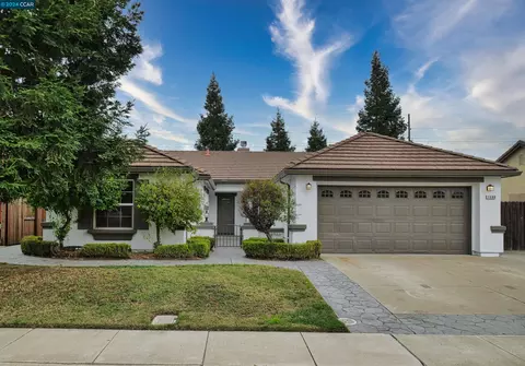 1080 Foxfire Dr, Manteca, CA 95337 photo 1