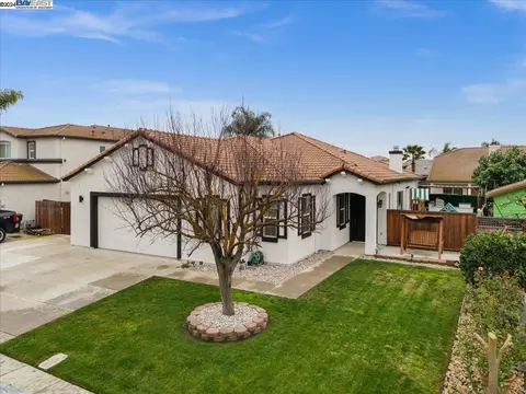 1648 Sparrowhawk St, Manteca, CA 95337 photo 1
