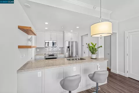 585 9th St #407, Oakland, CA 94607 photo 1