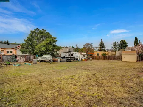 725 Allen St, Martinez, CA 94553 photo 1