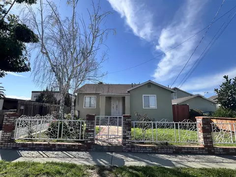 37141 Locust St, Newark, CA 94560 photo 1