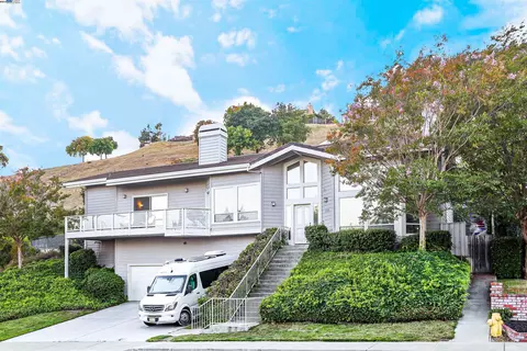 7960 Creekside Dr, Dublin, CA 94568 photo 1