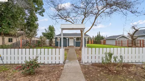 831 Cedar St, Chico, CA 95928 photo 1
