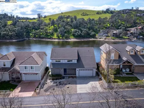 1037 Shoreline Dr, Copperopolis, CA 95228 photo 1