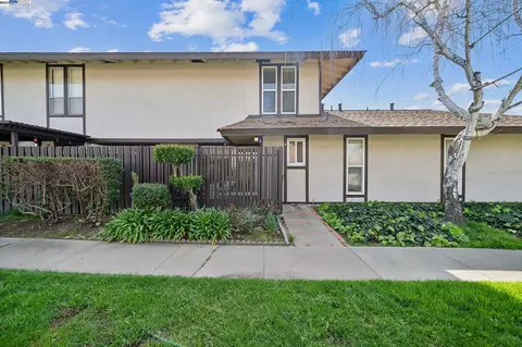 5474 Roundtree Pl #I, Concord, CA 94521 photo 1