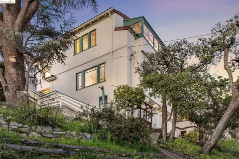 2673 Hilgard Ave, Berkeley, CA 94709 photo 1
