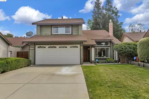 1044 Village Oaks Dr, Martinez, CA 94553