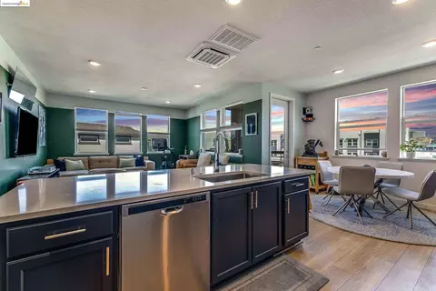 2880 5th #123, Alameda, CA 94501