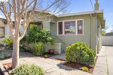 321 Hemphill Pl, Oakland, CA 94618 photo 1