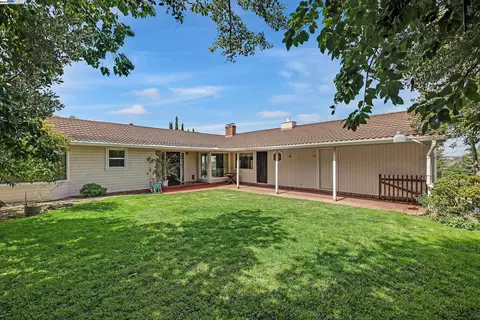 1365 Graff Ave, San Leandro, CA 94577 photo 1