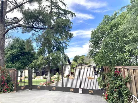 133 Arkinlander Ln, Martinez, CA 94553 photo 1