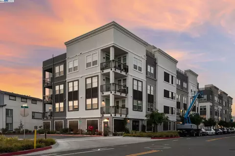 2826 Fifth St, Alameda, CA 94501