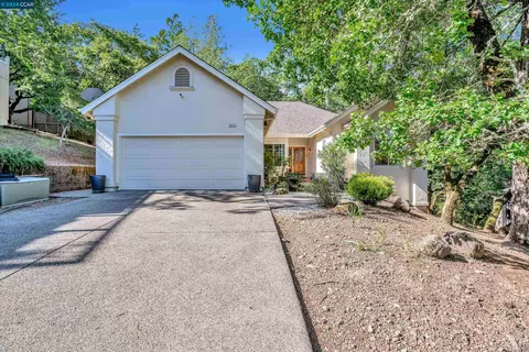 477 Falling Star Ct, Santa Rosa, CA 95409
