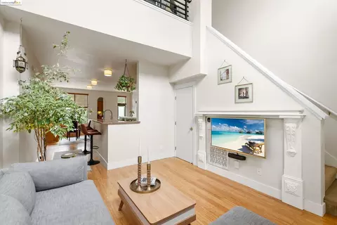 890 20th St, Oakland, CA 94607 photo 1