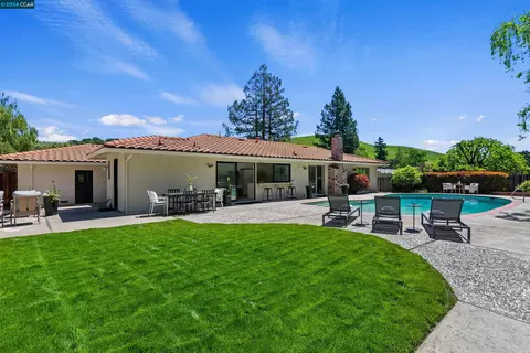 1236 Larch Ave, Moraga, CA 94556 photo 1