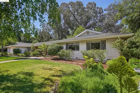 11181 Ettrick St, Oakland, CA 94605
