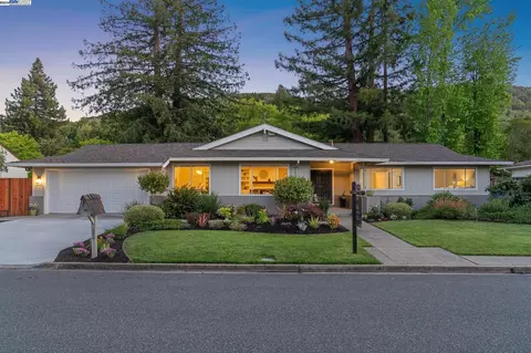 320 Deerfield Dr, Moraga, CA 94556 photo 1