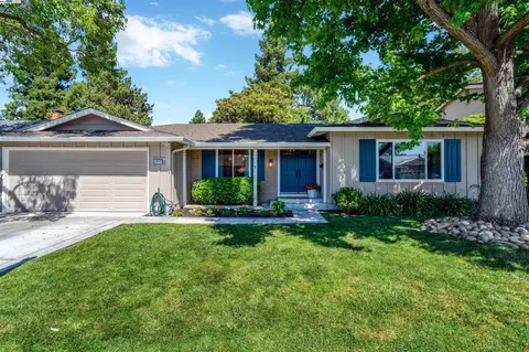 2033 Foxswallow Rd, Pleasanton, CA 94566 photo 1