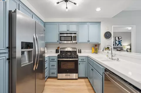 240 Caldecott Ln #210, Oakland, CA 94618