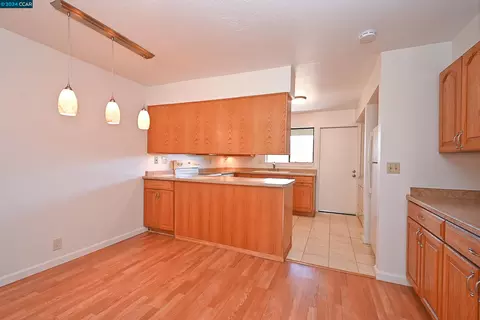 1851 Harrison St #2, Concord, CA 94520