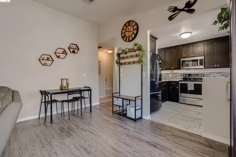 390 Hazelnut Ln, Oakley, CA 94561 photo 1