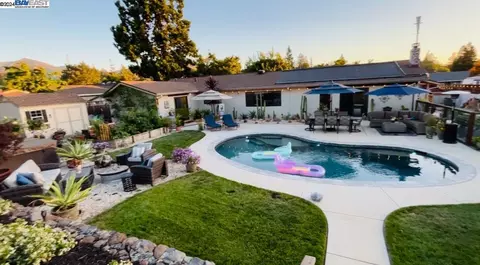 5929 Cardinet Dr, Clayton, CA 94517 photo 1