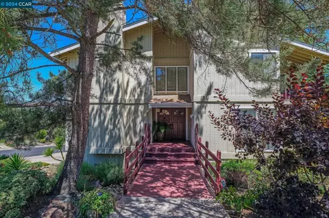5525 Merritt Dr, Concord, CA 94521