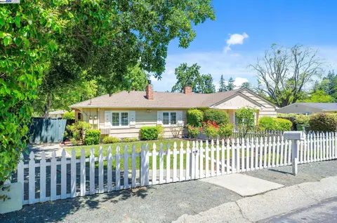 3744 Sundale Rd, Lafayette, CA 94549 photo 1